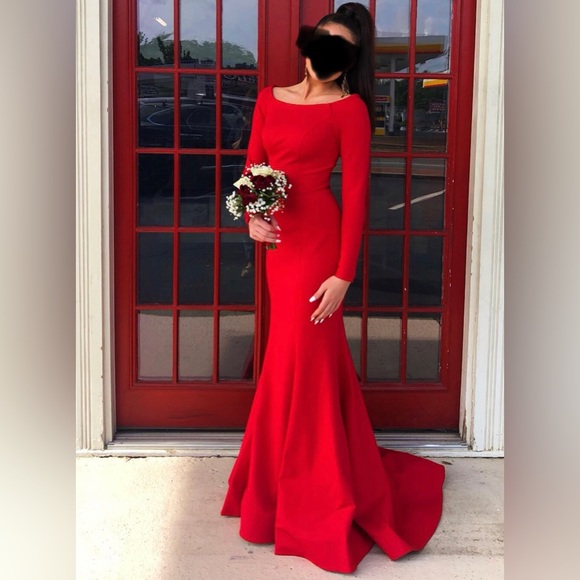 Stunning Gown - Picture 1 of 6